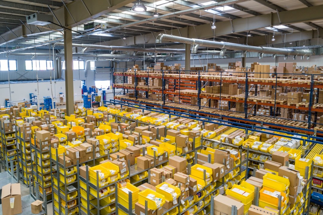 Fournisseur B2B et environnement logistique professionnel